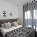 Seacarf Villa, 3 Magnificent In Beach, Bedrooms 12, Sleeps 27 Willa