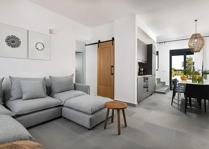 Seacarf Villa, 3 Magnificent In Beach, Bedrooms 12, Sleeps 27 Villa Lakhania