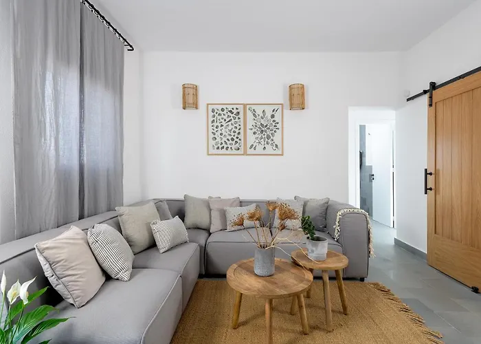 Villa Seacarf Villa, 3 Magnificent In Beach, Bedrooms 12, Sleeps 27