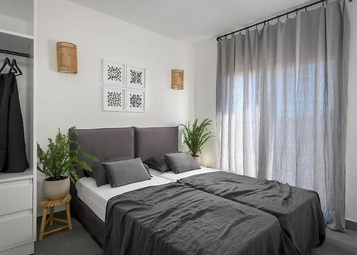 Villa Seacarf Villa, 3 Magnificent In Beach, Bedrooms 12, Sleeps 27