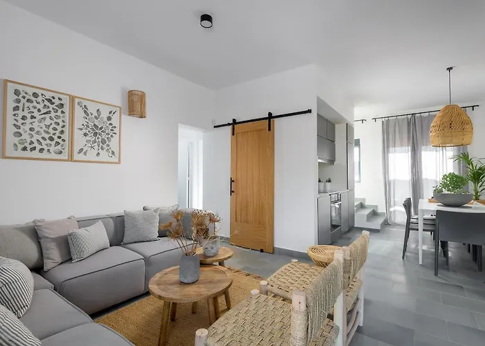 Seacarf Villa, 3 Magnificent In Beach, Bedrooms 12, Sleeps 27 *