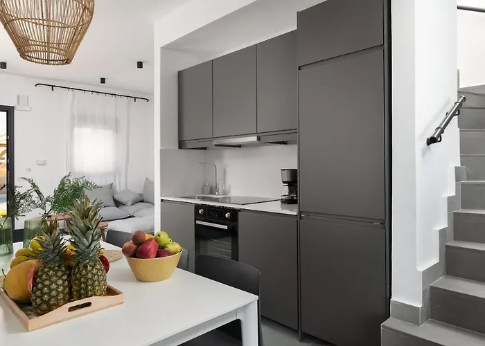 Seacarf Villa, 3 Magnificent In Beach, Bedrooms 12, Sleeps 27 Villa *