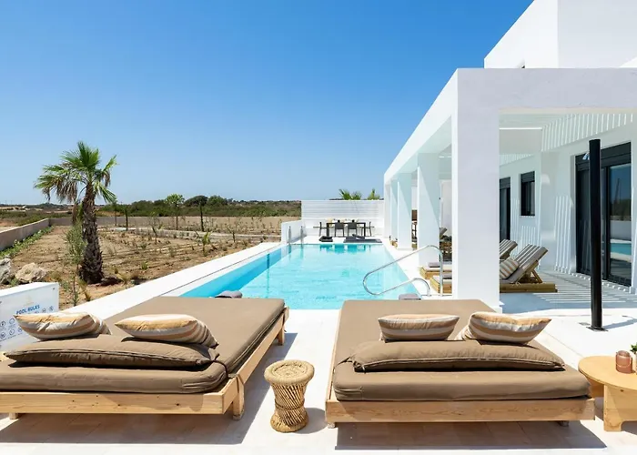 Seacarf Villa, 3 Magnificent In Beach, Bedrooms 12, Sleeps 27 * Lachania