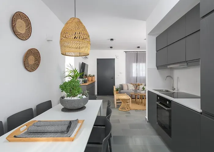 Villa Seacarf Villa, 3 Magnificent In Beach, Bedrooms 12, Sleeps 27 Lachania