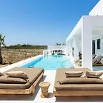 Seacarf Villa, 3 Magnificent In Beach, Bedrooms 12, Sleeps 27 * Λαχανιά