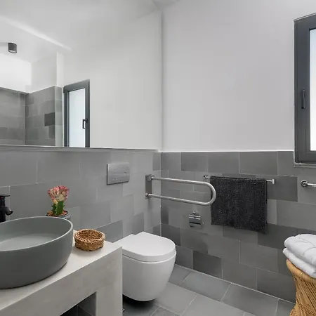 Seacarf Villa, 3 Magnificent In Beach, Bedrooms 12, Sleeps 27 Lachaniá