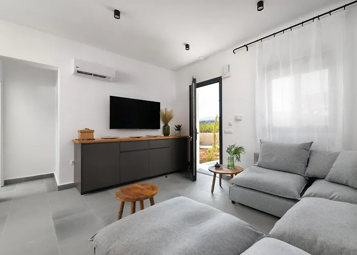 Seacarf Villa, 3 Magnificent In Beach, Bedrooms 12, Sleeps 27 라카니아