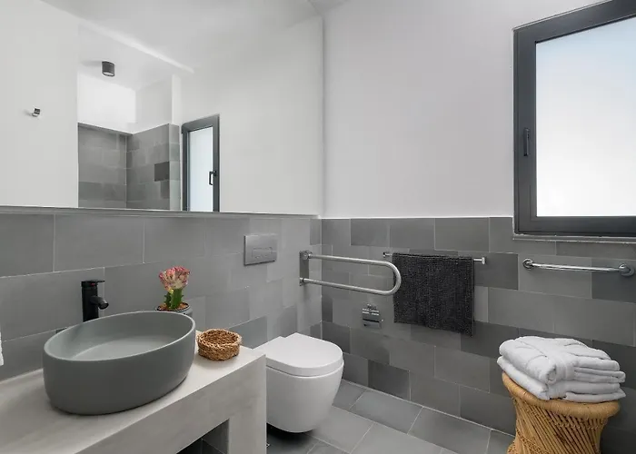 Seacarf Villa, 3 Magnificent In Beach, Bedrooms 12, Sleeps 27 라카니아