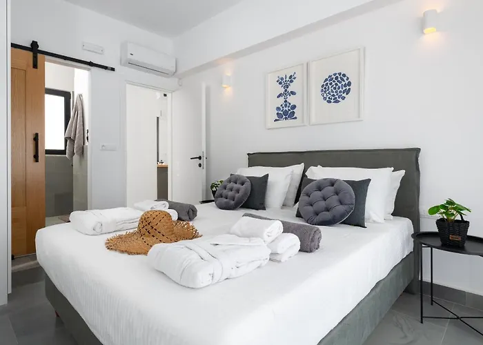 Seacarf Villa, 3 Magnificent In Beach, Bedrooms 12, Sleeps 27 *